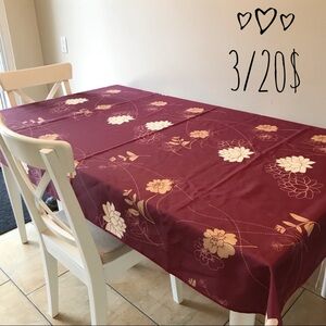 Simons Traced flowers tablecloth